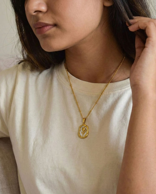 Glamlife Rose Pendant