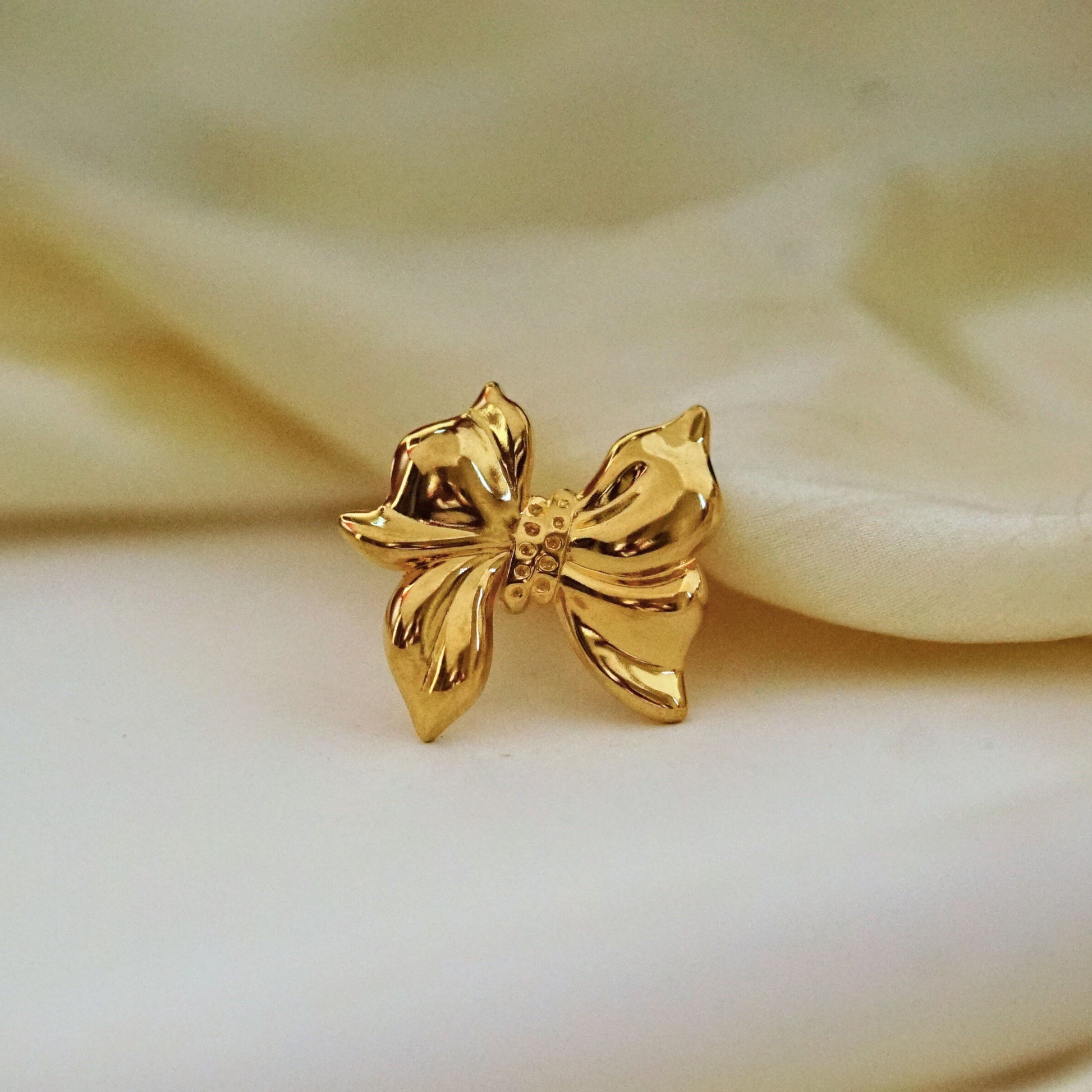Knobs Bow Tie Adjustable ring