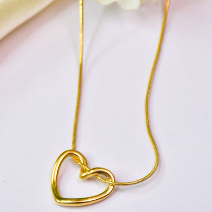 Peprika Twisted Heart Pendant