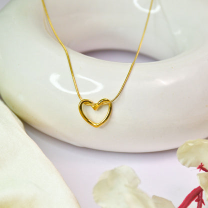 Peprika Twisted Heart Pendant