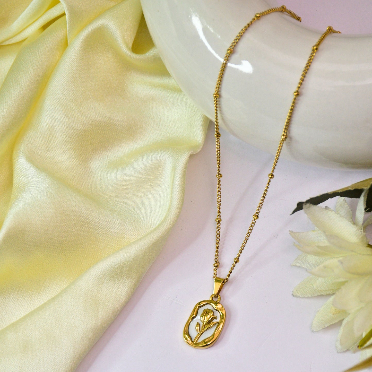 Glamlife Rose Pendant