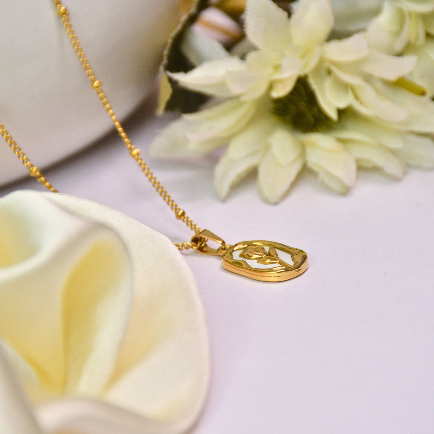 Glamlife Rose Pendant