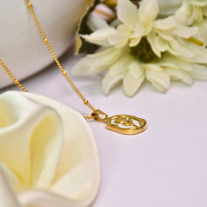 Glamlife Rose Pendant