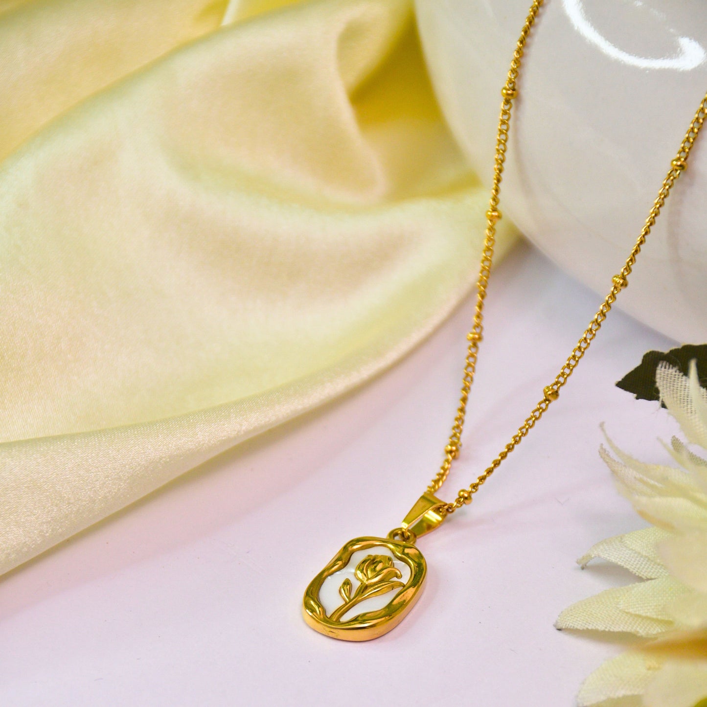 Glamlife Rose Pendant