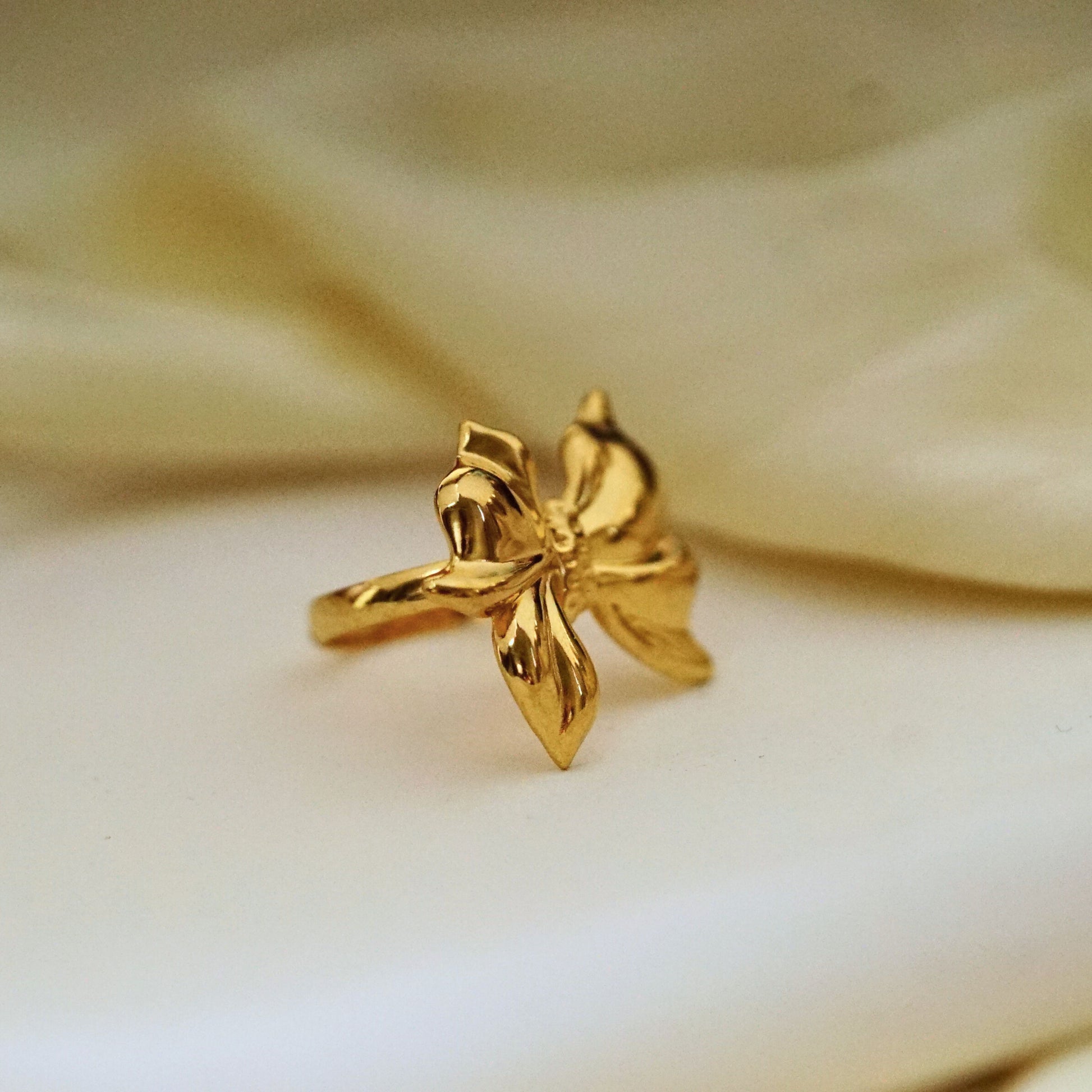 Knobs Bow Tie Adjustable ring